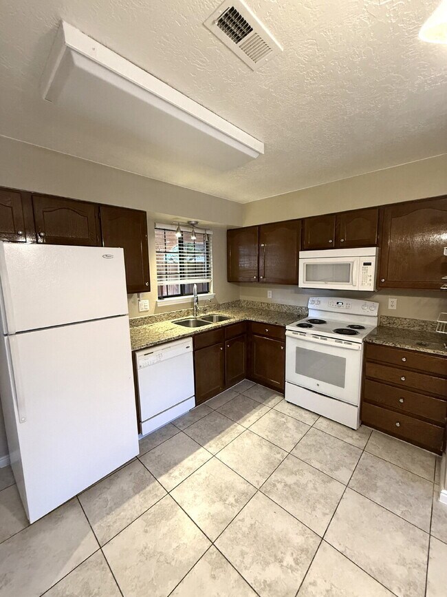 Foto del edificio - Cimaron Terrace Hurricane 2 Bed 1.5 Bath