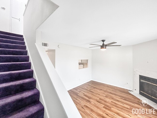 Foto del edificio - Beautiful 2BD/2.5 BA W/ In-Unit Laundry in...
