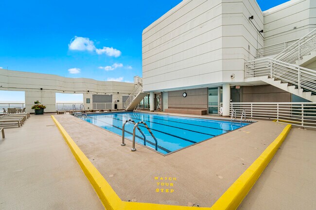 Foto del edificio - 195 N Harbor Dr