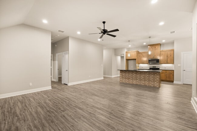Building Photo - 1616 Legacy Dr