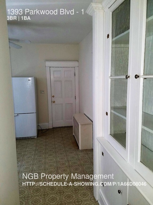 Building Photo - 1393 Parkwood Blvd