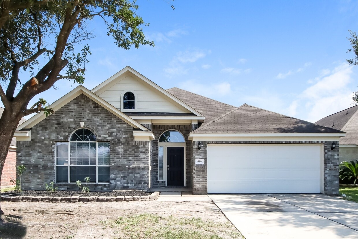Foto principal - 910 Taylor Ridge Dr