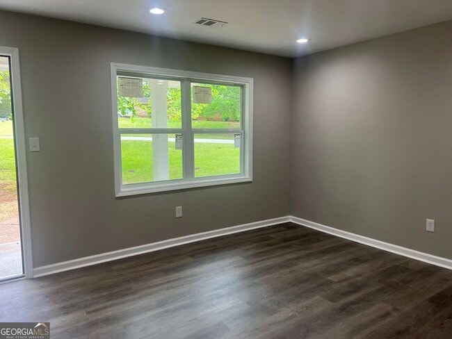 Foto del edificio - 1996 Chestnut Log Dr