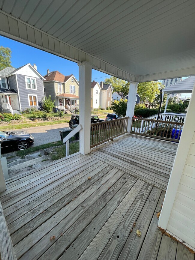 Spacious patio - 301 Johnson St
