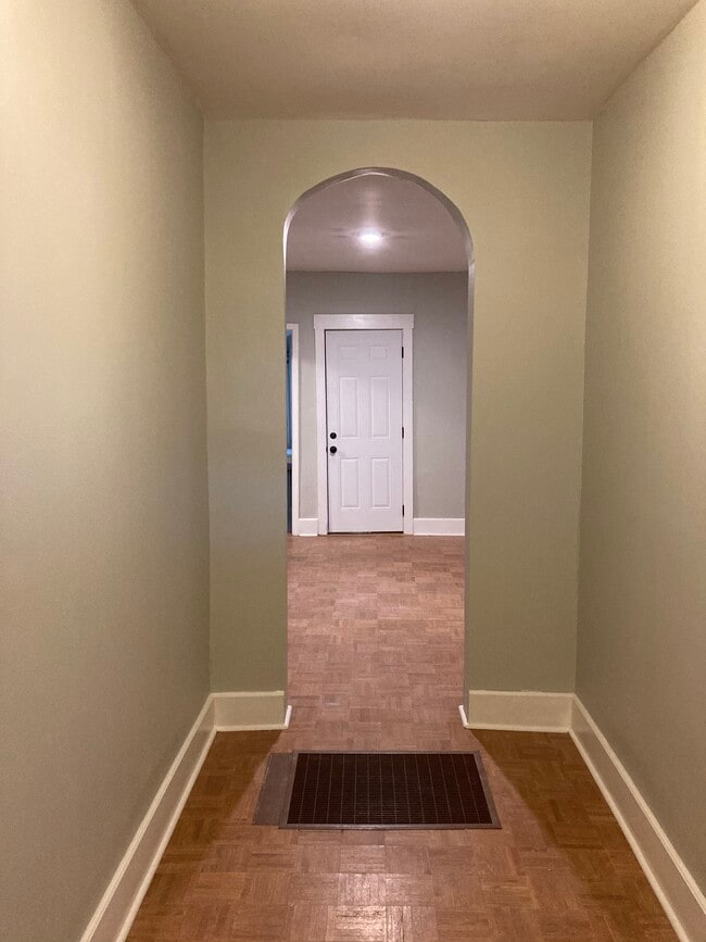 Entryway - 405 Wilson Ave