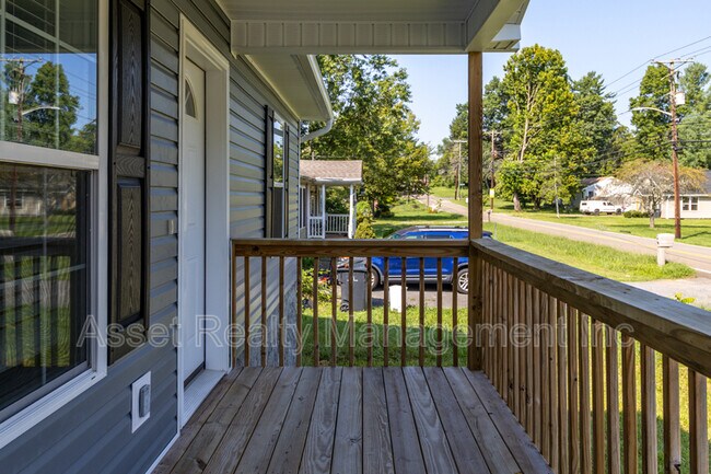 Building Photo - 2524 Fair Dr