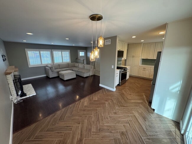 Building Photo - Single-Story East Ventura Home – 3 Bed / 1.75 Bath + Updated Interior