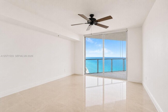 Foto del edificio - 16699 Collins Ave