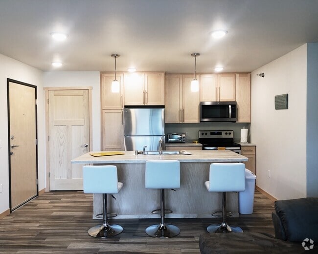 Building Photo - 3850 Sunnyside Dr W