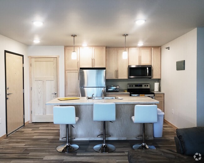Building Photo - 3850 Sunnyside Dr W