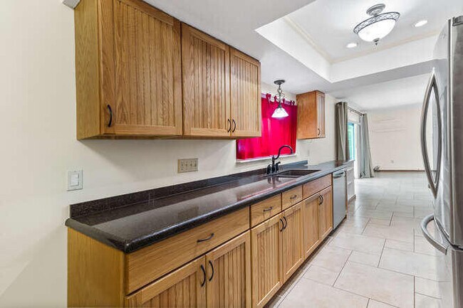 Foto del edificio - 1341 Woodcrest Rd W