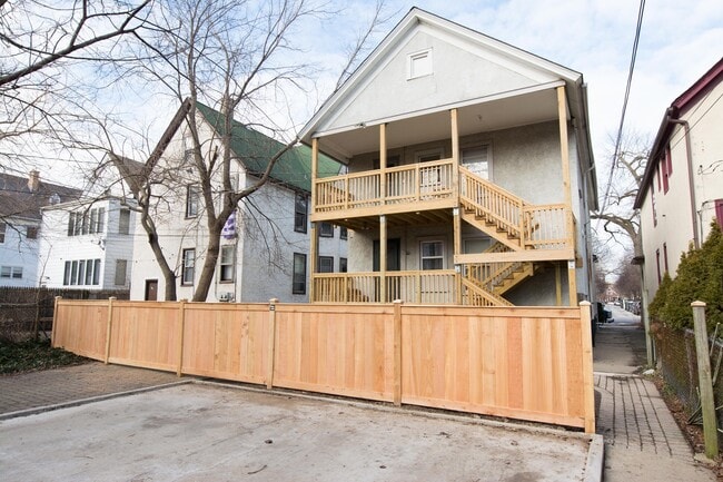 Building Photo - 1024 Foster St