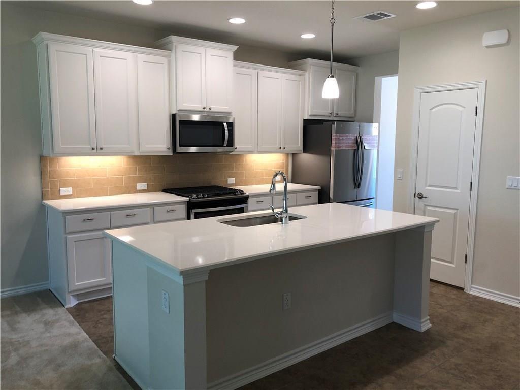 Foto principal - 9000 Gage Dr