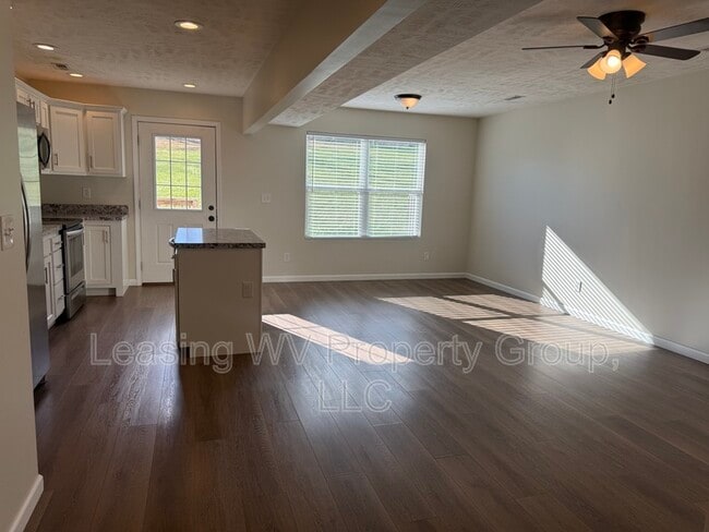 Building Photo - 359 Orchard Park