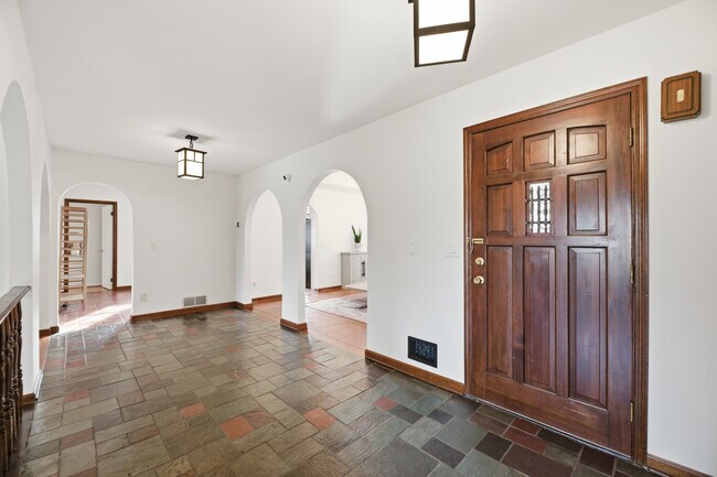 Foto del edificio - 150 Hankins Rd