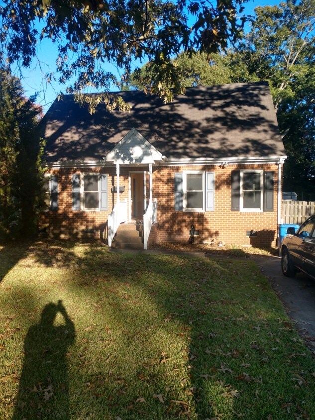 Primary Photo - 2221 Rodgers St