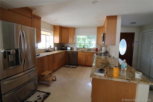 Foto del edificio - 3853 NE 170th St