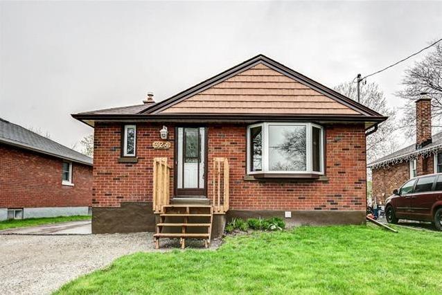 Photo du bâtiment - Bright, Clean & Move-In Ready! Basement Ap...