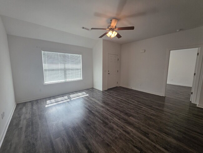 Foto del edificio - 320 Westbrook Ct