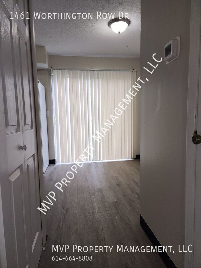 Building Photo - Renovated 2 Bedroom, 1.5 Bathroom Townhome...