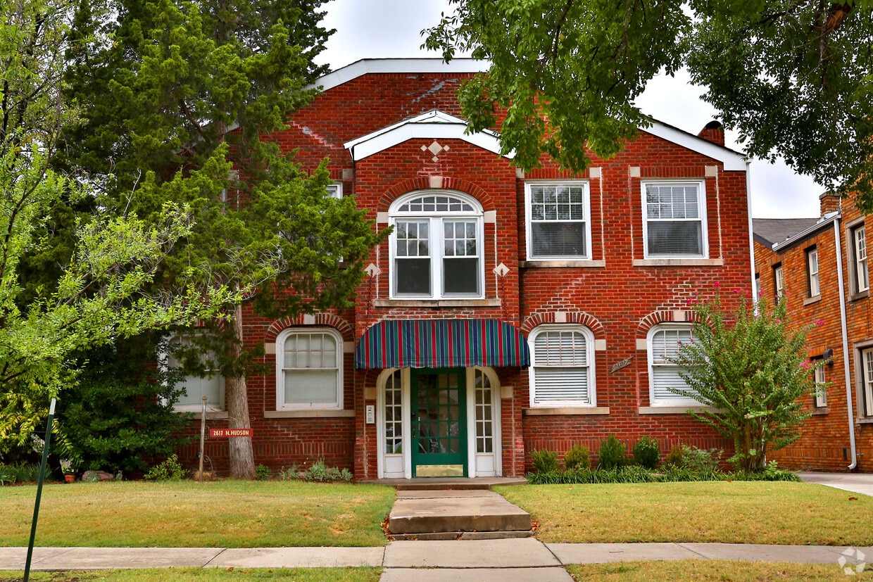Primary Photo - 2617 N Hudson Ave