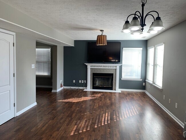 Building Photo - Lovely 2-Story in Westfield!