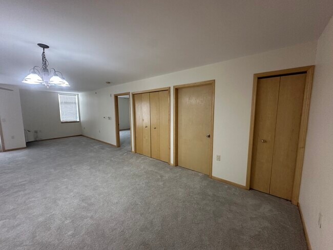 ¿Sala de estar? ¿Comedor? - 8206 Starr Grass Dr
