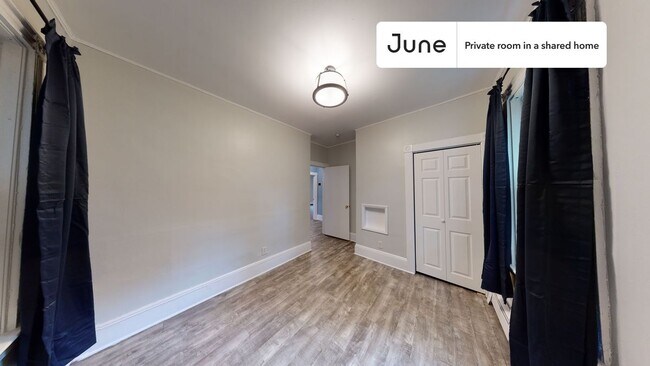 Foto del edificio - Room in Shared 3 bed/1 bath home