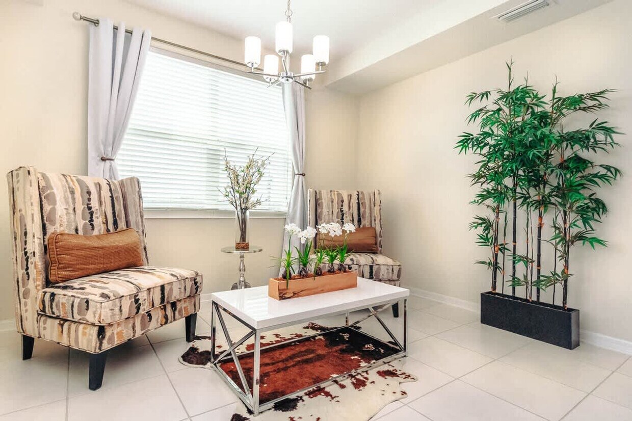 Foto principal - 4741 Clock Tower Dr