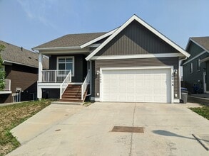 Building Photo - 1644-16487 87 Ave