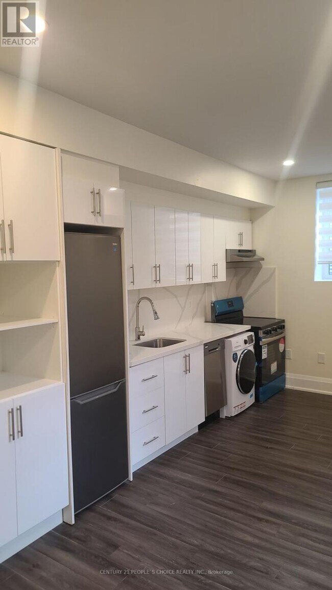 Building Photo - 582 Kleinburg Smt Wy