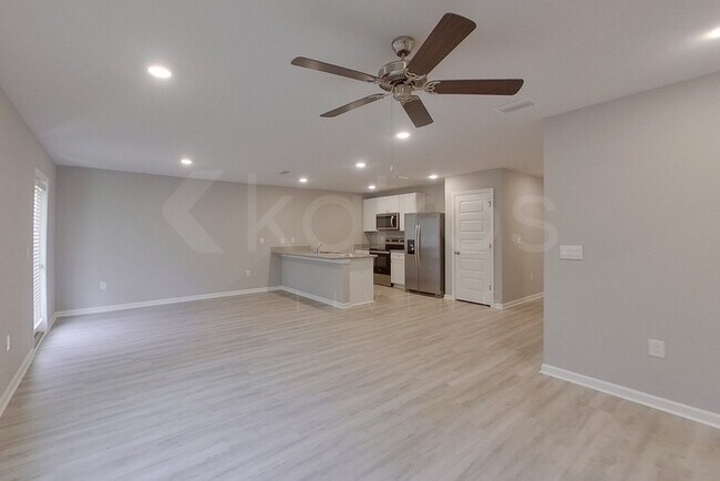 Building Photo - 305 Monarch Ln