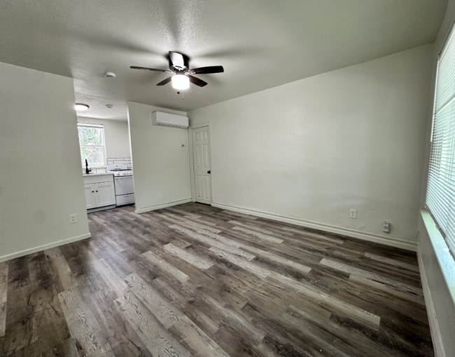 Building Photo - 614 E 600 S