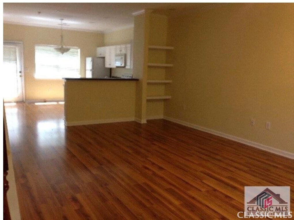 Building Photo - 205 Woodstone Dr