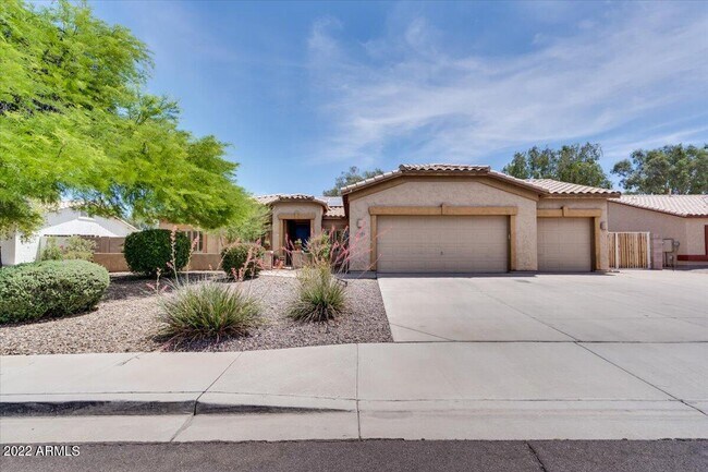 Building Photo - 4581 S Crosscreek Dr