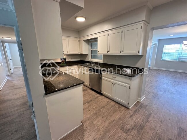 Building Photo - 705 Carvell Dr