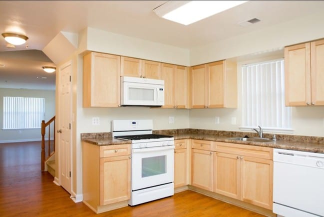 Kitchen - Bellevue Homes - No Cost Utilities*