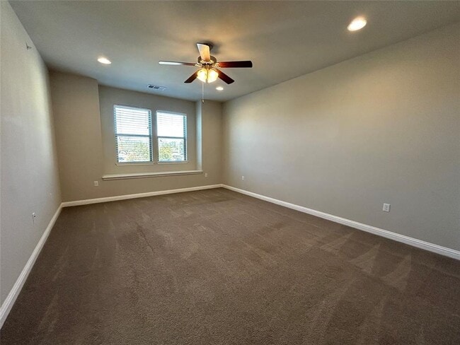 Foto del edificio - 13800 Lyndhurst St