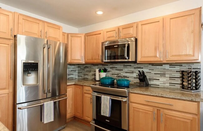 Kitchen counter - 712 Silver Dr