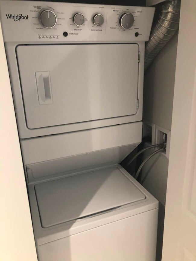 Photo du bâtiment - 6638 Dunblane Av