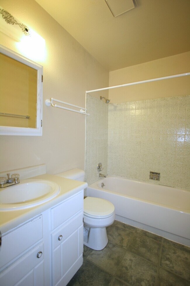 Foto del edificio - 3 Bedroom condo in quiet community!