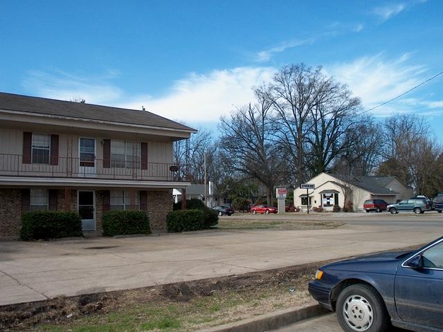 Building Photo - 821 E Main St