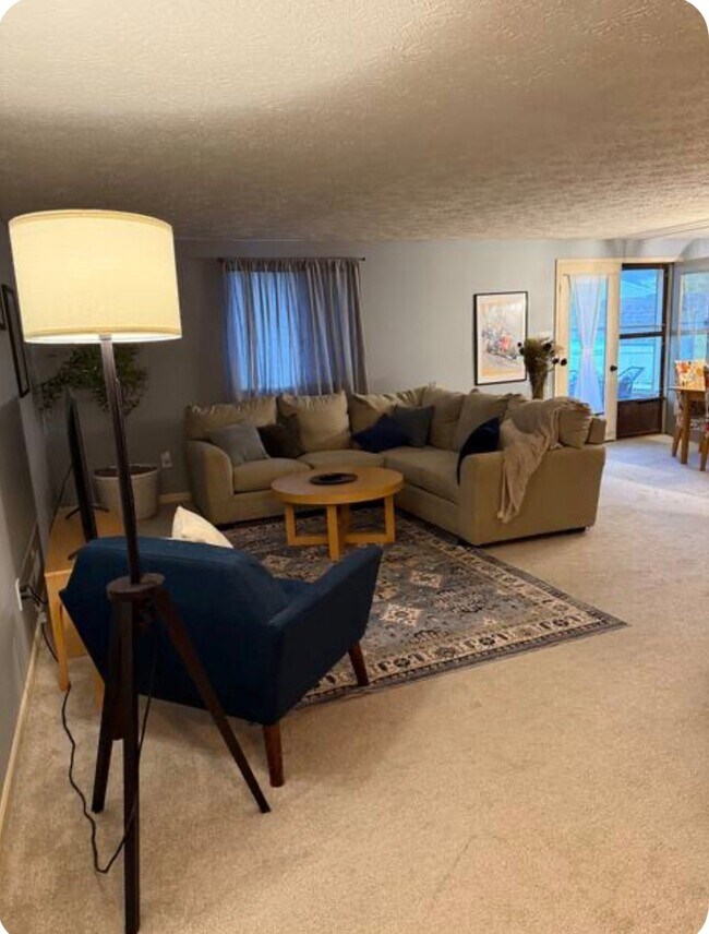 Foto del edificio - 8056 Pebble Creek Ct
