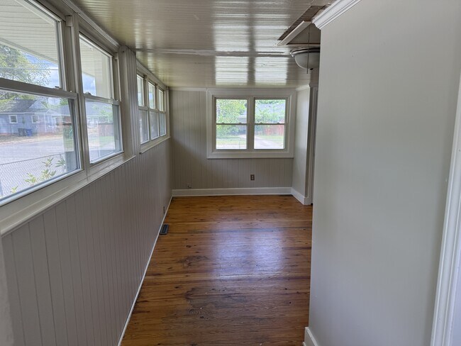 Foto del edificio - 2500 E 3rd St