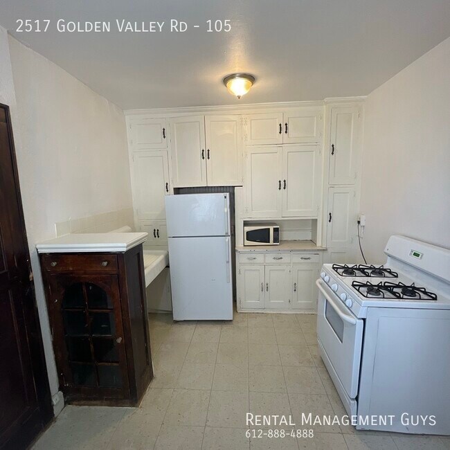 Building Photo - Spacious 1 Bedroom! Section 8 Welcome!