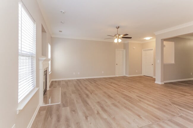 Foto del edificio - 1020 Breakmaker Ln