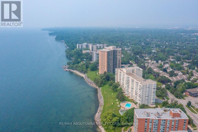 Building Photo - 5280-5280 Lakeshore Rd.