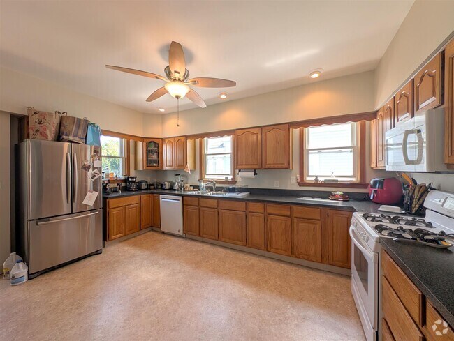 Building Photo - 42 Lowden Ave