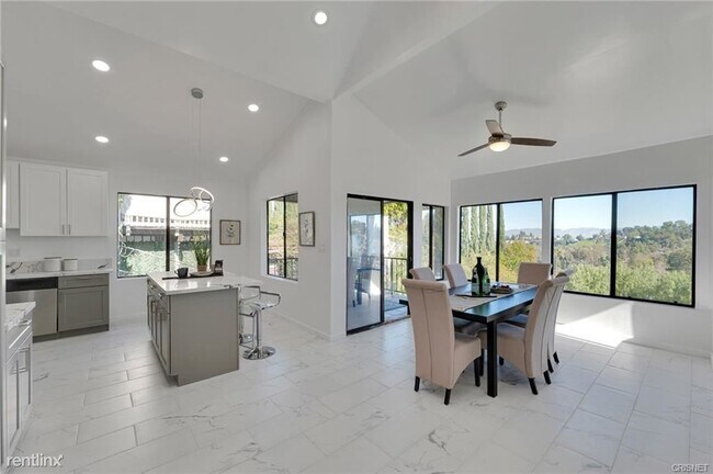 Building Photo - 3 br, 3 bath House - 4912 Llano Dr