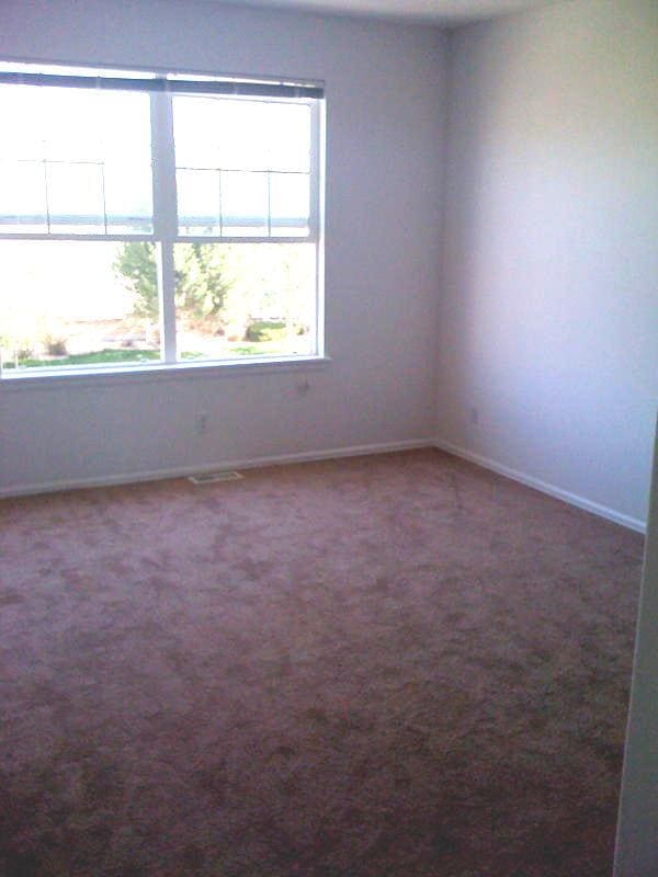 Building Photo - Very Nice 2 Bedroom, 2 1/2 Bath Townhome in Quail Run! Community Pool & Tennis Courts! Minutes To...